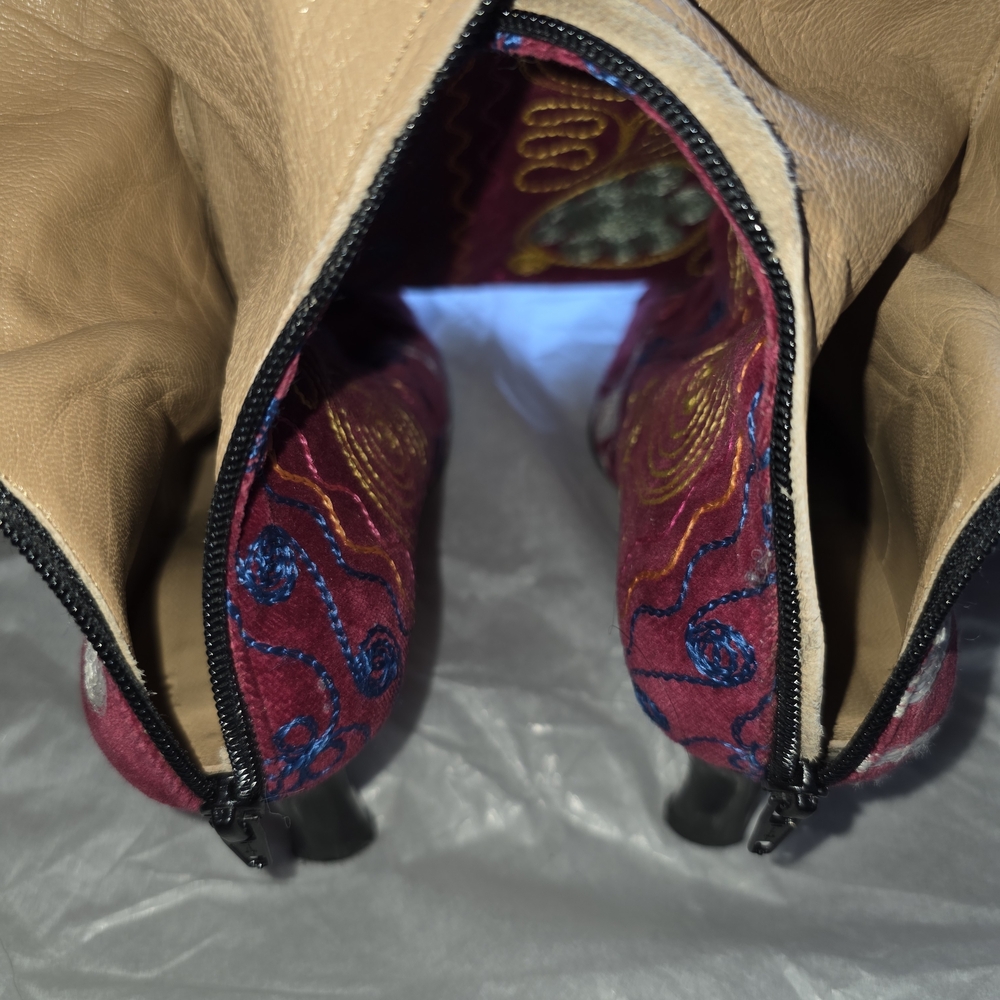 Edoche Hand Embroidered Boots - Size 38 - Picture 6 of 11